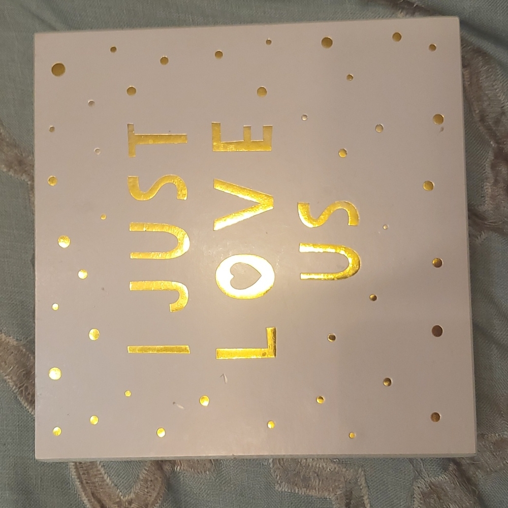 I Just Love Us Small Sign